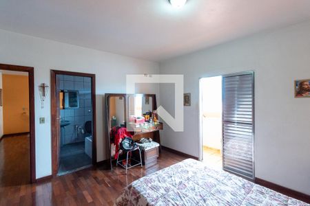 Casa à venda com 303m², 3 quartos e 8 vagasQuarto Suíte