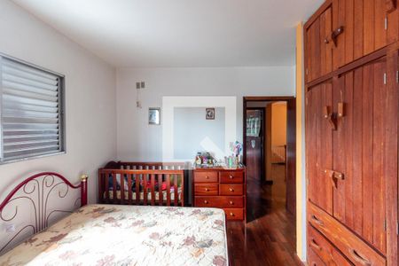 Casa à venda com 303m², 3 quartos e 8 vagasQuarto 2