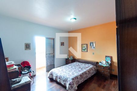 Casa à venda com 303m², 3 quartos e 8 vagasQuarto Suíte