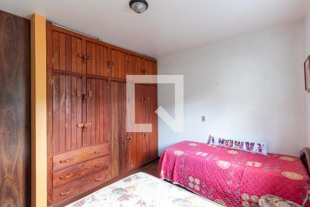 Casa à venda com 303m², 3 quartos e 8 vagasQuarto 2