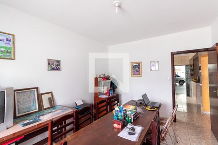 Casa à venda com 303m², 3 quartos e 8 vagasEscritório