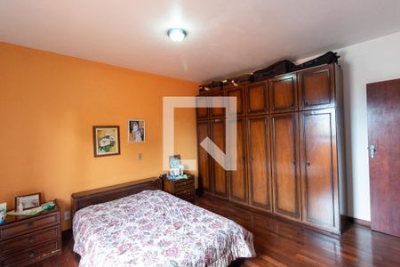 Casa à venda com 303m², 3 quartos e 8 vagasQuarto Suíte