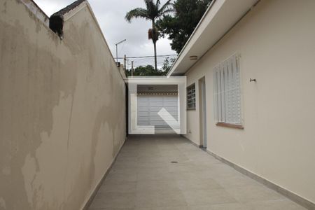 Casa à venda com 180m², 3 quartos e 4 vagasCorredor quintal
