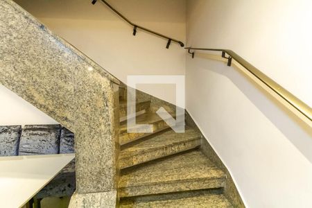 Escada de casa à venda com 3 quartos, 106m² em Planalto, São Bernardo do Campo