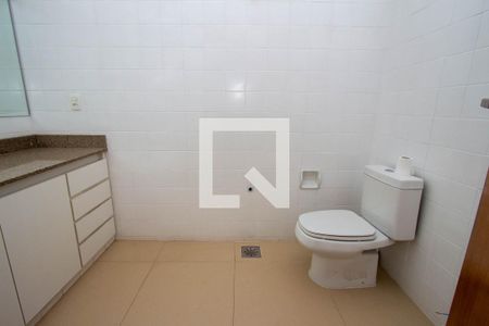 Casa para alugar com 500m², 3 quartos e 6 vagasBanheiro