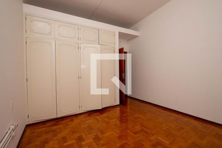 Casa para alugar com 500m², 3 quartos e 6 vagasQuarto 2 - Armários