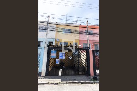 Casa à venda com 100m², 2 quartos e 1 vaga Casa à venda com 100m², 2 quartos e 1 vagaFachada