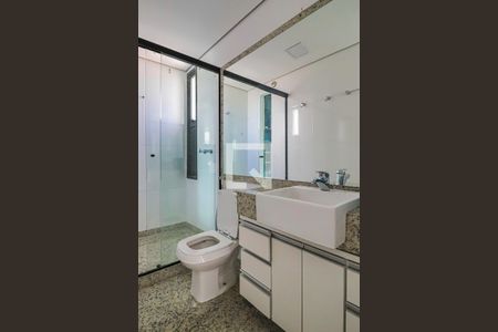 Apartamento à venda com 172m², 2 quartos e 4 vagasBanheiro do Quarto 2 Suíte