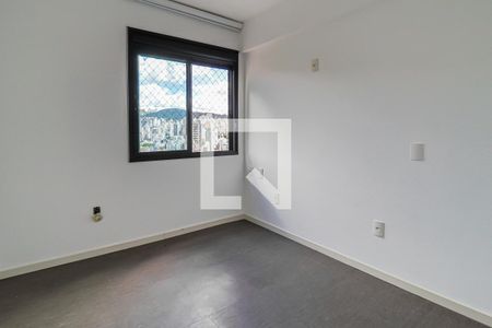 Quarto 1 de apartamento para alugar com 2 quartos, 172m² em Cruzeiro, Belo Horizonte