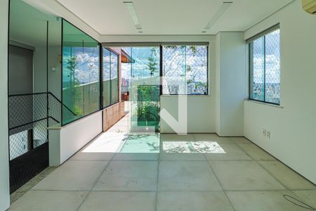 Apartamento à venda com 172m², 2 quartos e 4 vagasCobertura - Sala