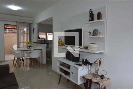 Sala de casa de condomínio para alugar com 3 quartos, 105m² em Vargem Pequena, Rio de Janeiro