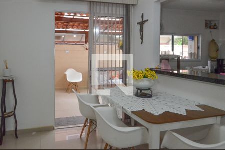 Sala de casa de condomínio para alugar com 3 quartos, 105m² em Vargem Pequena, Rio de Janeiro