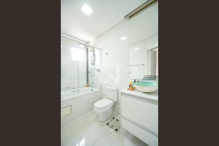 Casa à venda com 120m², 2 quartos e 2 vagas Casa à venda com 120m², 2 quartos e 2 vagasBanheiro da suíte 01