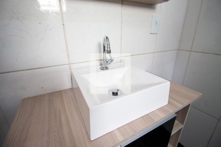 Banheiro de casa para alugar com 1 quarto, 27m² em Itaquera, São Paulo