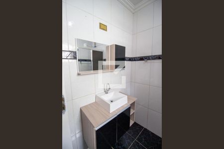 Banheiro de casa para alugar com 1 quarto, 27m² em Itaquera, São Paulo