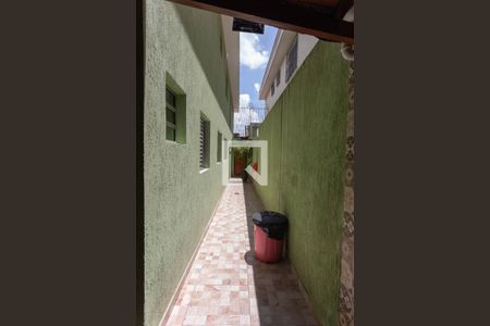 Casa à venda com 150m², 3 quartos e 2 vagas Casa à venda com 150m², 3 quartos e 2 vagasCorredor lateral