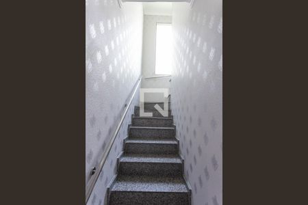 Casa à venda com 150m², 3 quartos e 2 vagas Casa à venda com 150m², 3 quartos e 2 vagasEscadas