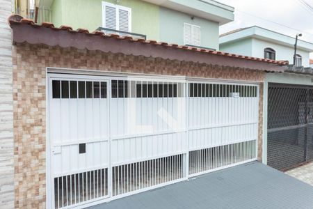 Casa à venda com 150m², 3 quartos e 2 vagas Casa à venda com 150m², 3 quartos e 2 vagasFachada