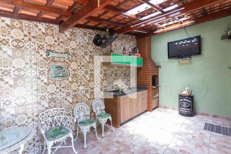 Casa à venda com 150m², 3 quartos e 2 vagas Casa à venda com 150m², 3 quartos e 2 vagasChurasqueira