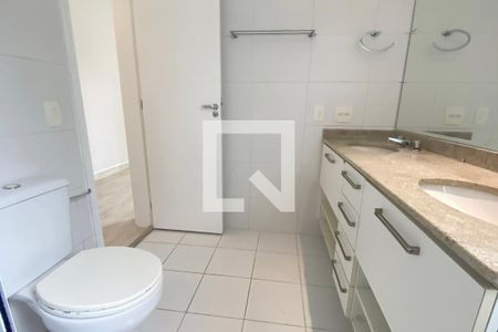 Apartamento à venda com 224m², 3 quartos e 3 vagasBanheiro da Suíte 1