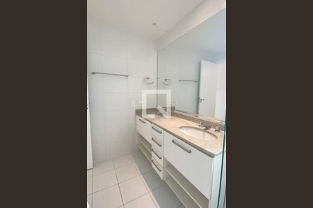 Apartamento à venda com 224m², 3 quartos e 3 vagasBanheiro da Suíte 1