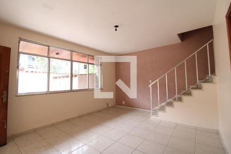 Sala de casa de condomínio para alugar com 3 quartos, 249m² em Pechincha, Rio de Janeiro
