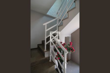 Casa para alugar com 214m², 2 quartos e sem vagaEscada