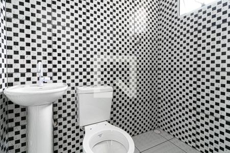 Banheiro de kitnet/studio para alugar com 1 quarto, 24m² em Vila Santa Teresa, São Paulo