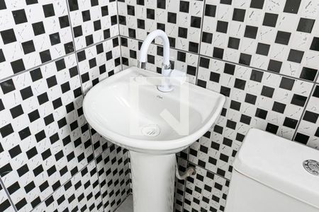 Banheiro de kitnet/studio para alugar com 1 quarto, 24m² em Vila Santa Teresa, São Paulo