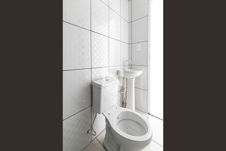 Banheiro de kitnet/studio para alugar com 2 quartos, 33m² em Vila Santa Teresa, São Paulo