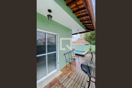 Casa à venda com 200m², 3 quartos e 3 vagas Casa à venda com 200m², 3 quartos e 3 vagasVaranda com piscina e churrasqueira