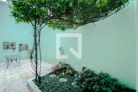 Casa à venda com 200m², 3 quartos e 3 vagas Casa à venda com 200m², 3 quartos e 3 vagasQuintal