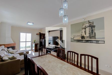 Casa à venda com 200m², 3 quartos e 3 vagas Casa à venda com 200m², 3 quartos e 3 vagasSala de TV