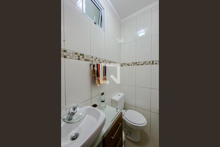 Casa à venda com 200m², 3 quartos e 3 vagas Casa à venda com 200m², 3 quartos e 3 vagasLavabo