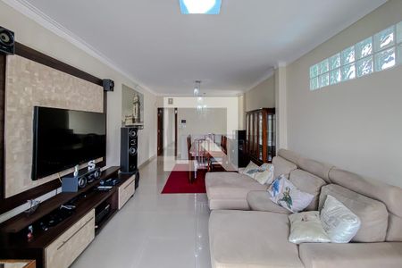 Casa à venda com 200m², 3 quartos e 3 vagas Casa à venda com 200m², 3 quartos e 3 vagasSala de TV