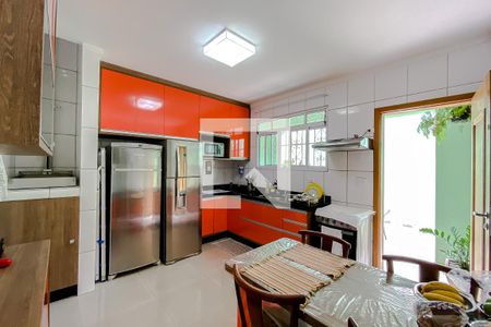 Casa à venda com 200m², 3 quartos e 3 vagas Casa à venda com 200m², 3 quartos e 3 vagasCozinha