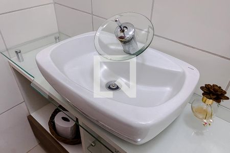 Casa à venda com 200m², 3 quartos e 3 vagas Casa à venda com 200m², 3 quartos e 3 vagasLavabo