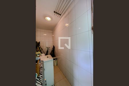 Casa à venda com 200m², 3 quartos e 3 vagas Casa à venda com 200m², 3 quartos e 3 vagasLavanderia