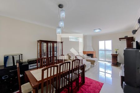Casa à venda com 200m², 3 quartos e 3 vagas Casa à venda com 200m², 3 quartos e 3 vagasSala de TV