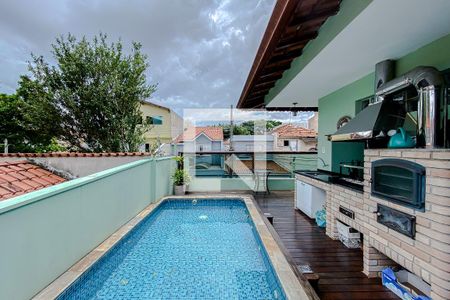 Casa à venda com 200m², 3 quartos e 3 vagas Casa à venda com 200m², 3 quartos e 3 vagasVaranda com piscina e churrasqueira