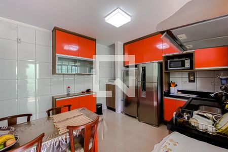 Casa à venda com 200m², 3 quartos e 3 vagas Casa à venda com 200m², 3 quartos e 3 vagasCozinha