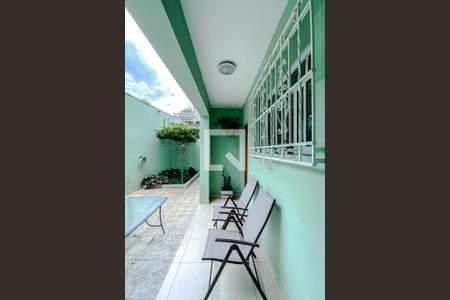 Casa à venda com 200m², 3 quartos e 3 vagas Casa à venda com 200m², 3 quartos e 3 vagasQuintal