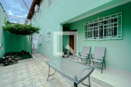 Casa à venda com 200m², 3 quartos e 3 vagas Casa à venda com 200m², 3 quartos e 3 vagasQuintal