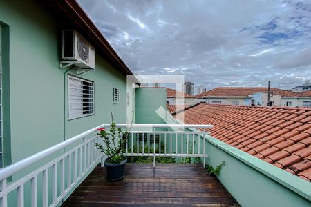 Casa à venda com 200m², 3 quartos e 3 vagas Casa à venda com 200m², 3 quartos e 3 vagasVaranda com piscina e churrasqueira