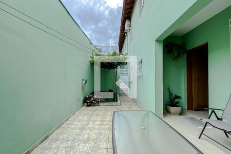 Casa à venda com 200m², 3 quartos e 3 vagas Casa à venda com 200m², 3 quartos e 3 vagasQuintal