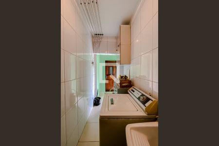 Casa à venda com 200m², 3 quartos e 3 vagas Casa à venda com 200m², 3 quartos e 3 vagasLavanderia