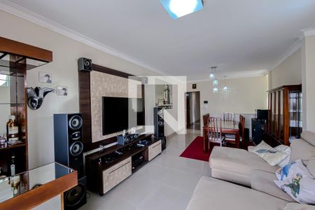 Casa à venda com 200m², 3 quartos e 3 vagas Casa à venda com 200m², 3 quartos e 3 vagasSala de TV