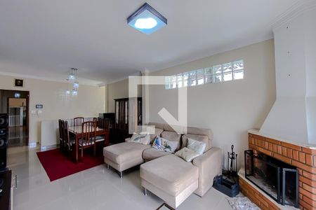Casa à venda com 200m², 3 quartos e 3 vagas Casa à venda com 200m², 3 quartos e 3 vagasSala de TV