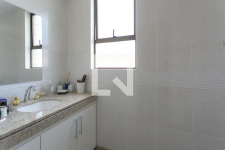 Apartamento à venda com 180m², 4 quartos e 3 vagasBanheiro da Suíte