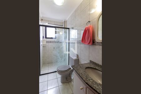 Apartamento para alugar com 76m², 2 quartos e 1 vaga Apartamento para alugar com 76m², 2 quartos e 1 vagaBanheiro da suíte